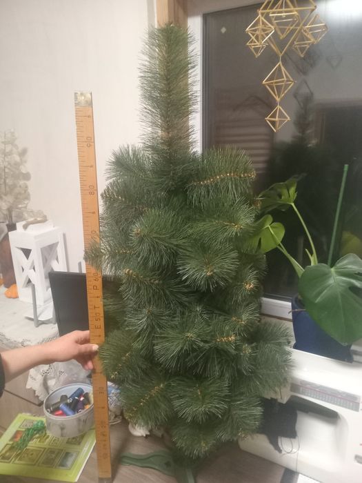 Ялинка штучна, 1 метр заввишки. Гарна.