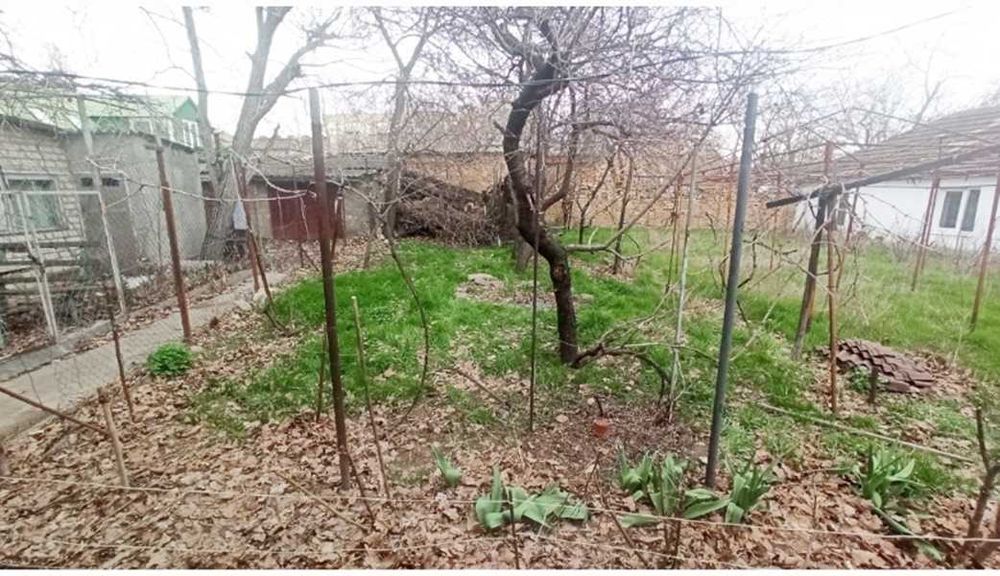 продам 2 к\к 53 м з цокольним приміщенням та ділянкою 2 сот Стар Центр