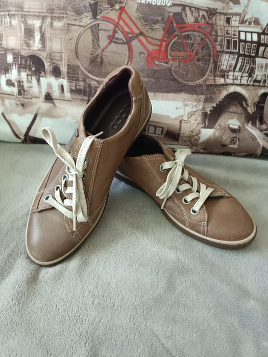 Женские кроссы,в строгом стиле,кожа натуральная,фирма Экко 37 размер