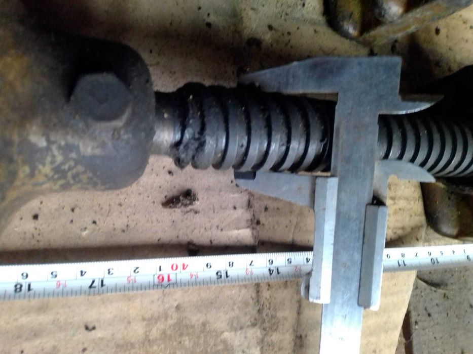 Śruby do presy używane mi