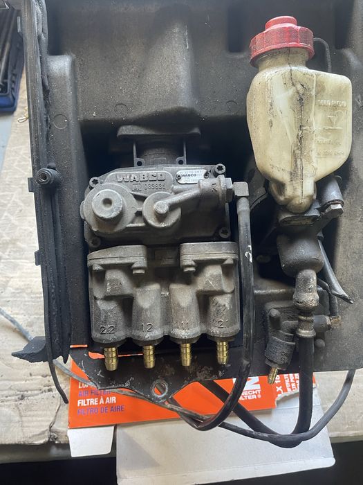 Тормозний клапан гальмівний клапан MAH TGL TGM WABCO 81.52130-6287