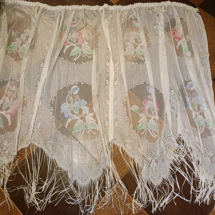 Красивая гардина  на кухонное окно