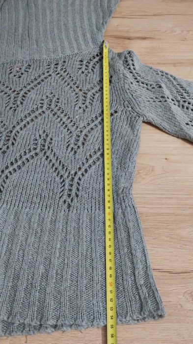 Sweter z dużym golfem