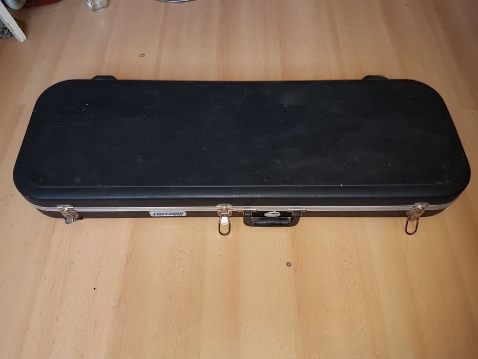Case SKB Freedom na stratocastera
