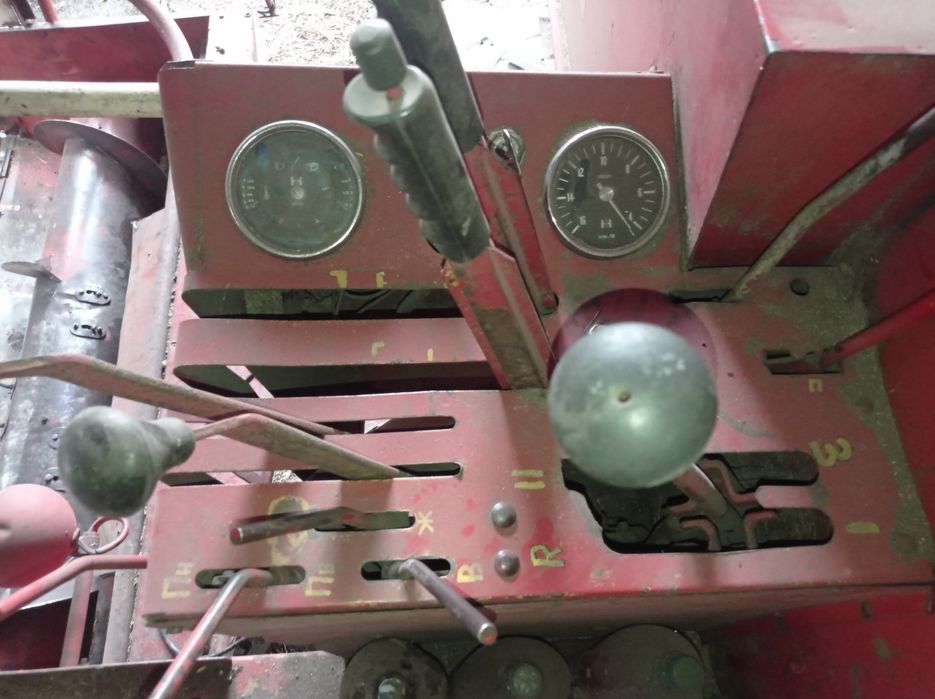 Продається комбайн IH  8-61 , та в придачу купа запчастин