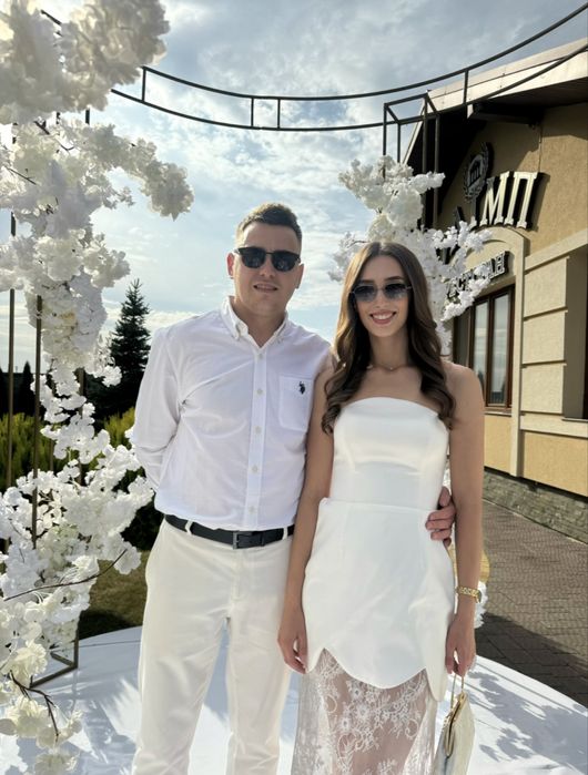 Сукня біла з мереживом