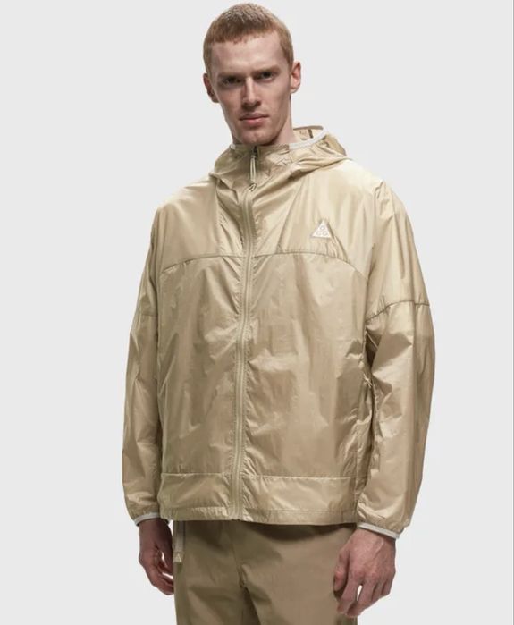 Продам вітровку-куртку nike ACG cinder cone