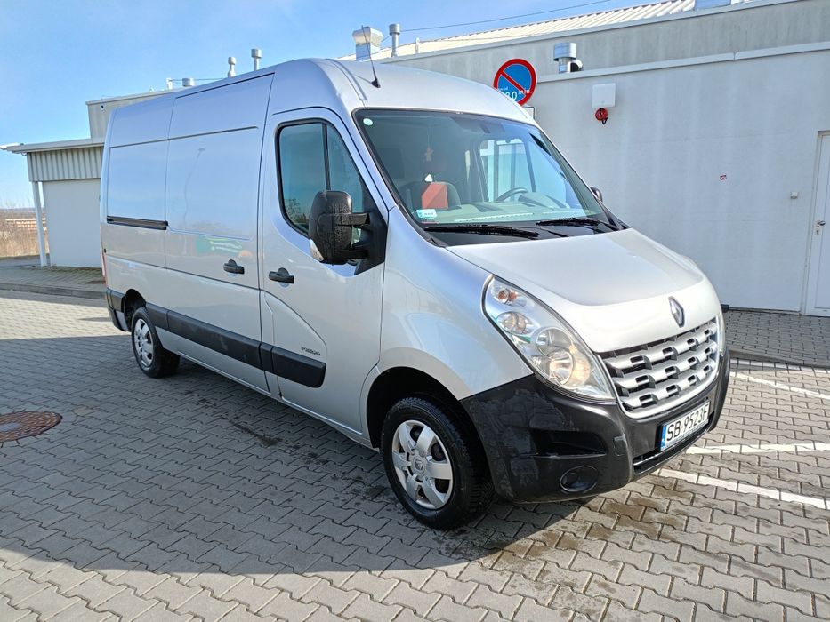 Wynajem busa Renault master