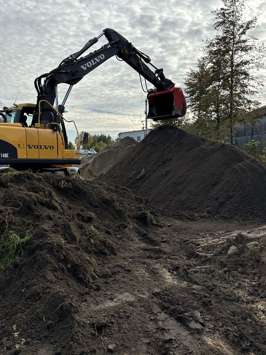 Ziemia ogrodnicza. Przesiewanie ziemi.