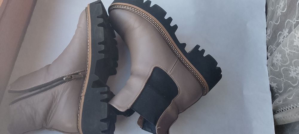 Женские полусапожки  37размер.