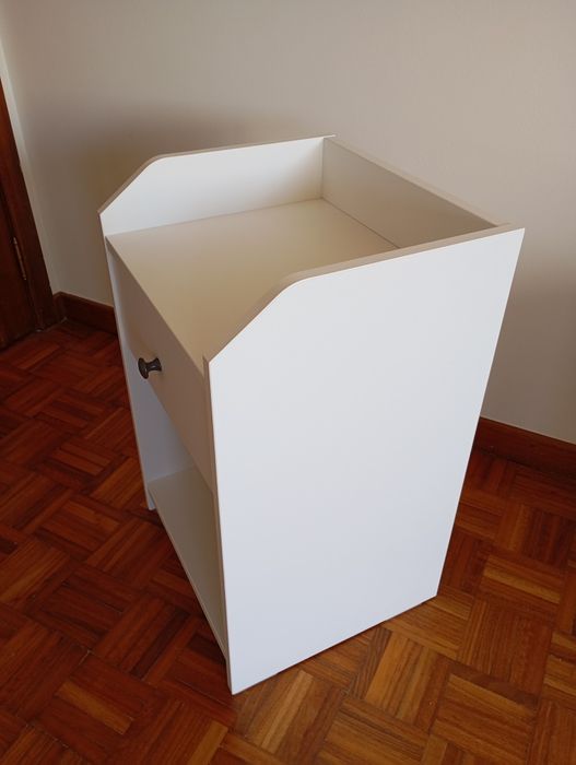 Mesinha de cabeceira