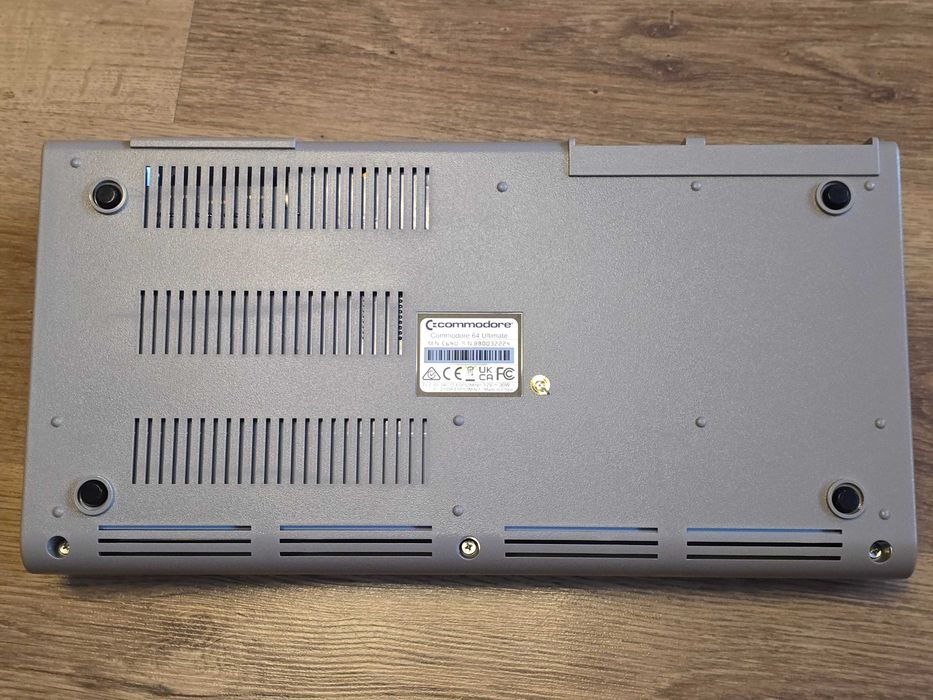 Commodore 64 Ultimate C64U beżowy
