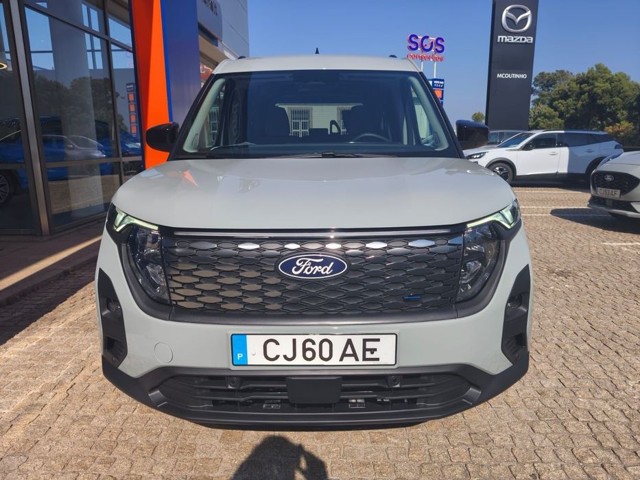 Ford Tourneo Courier 54 kWh Titanium