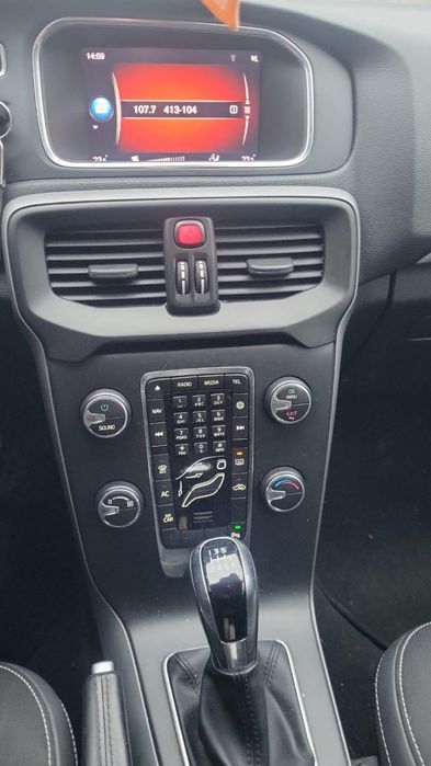 Volvo v40 хетчбек