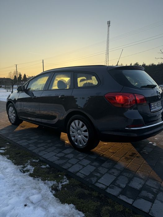 Opel astra j lift 1,6 cdti hak klima