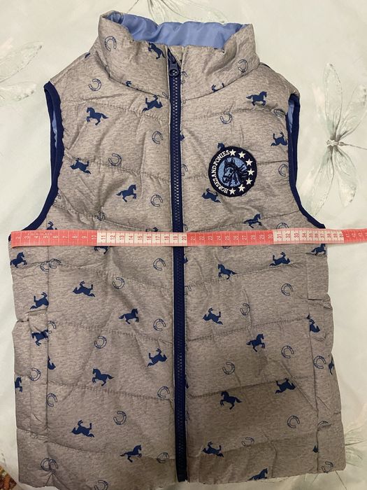 Жилет на дівчинку 134-140 розміру