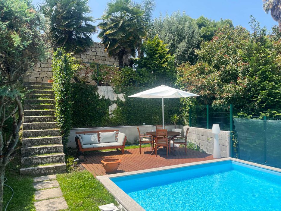 T6 com piscina e grande jardim