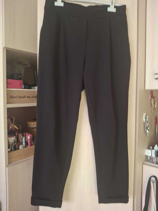 Czarne spodnie damskie z gumką w pasie, rozm. M/L