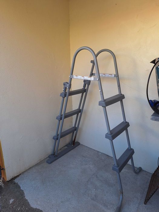 Piscina portatil com muito pouco uso