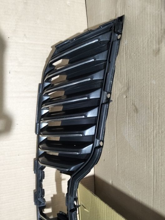 Grill Skoda Superb lll 3V0