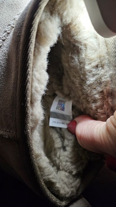 Продам UGG розмір 40