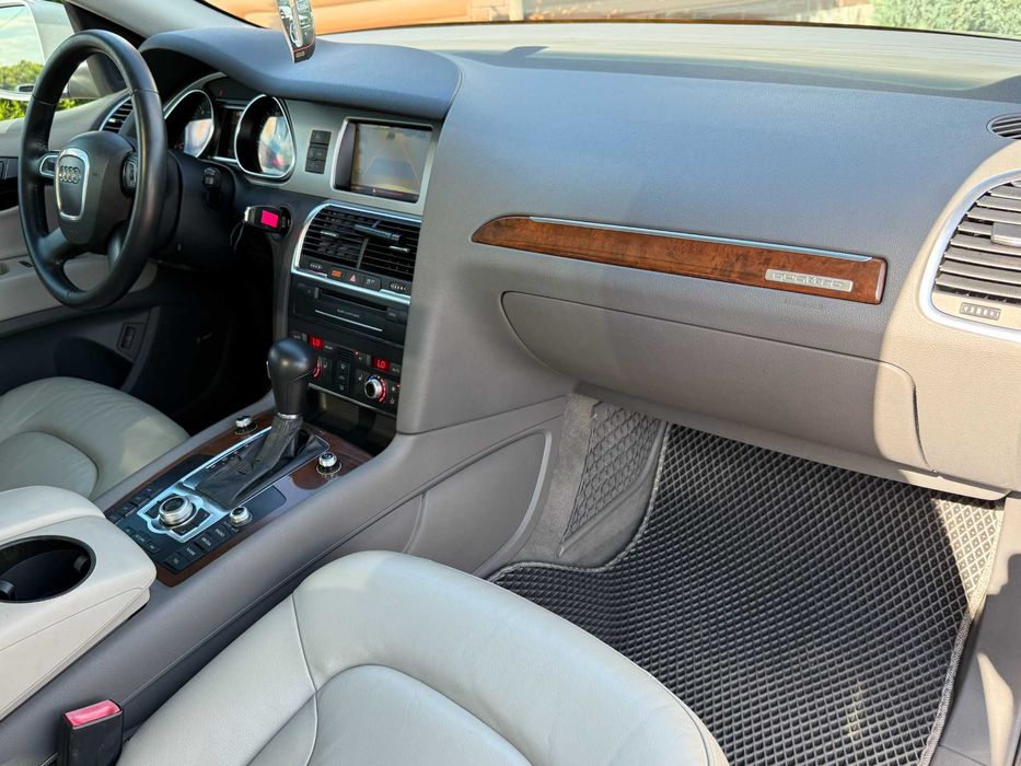 Audi Q7 3,0 Дизель 7 місць Гарний стан