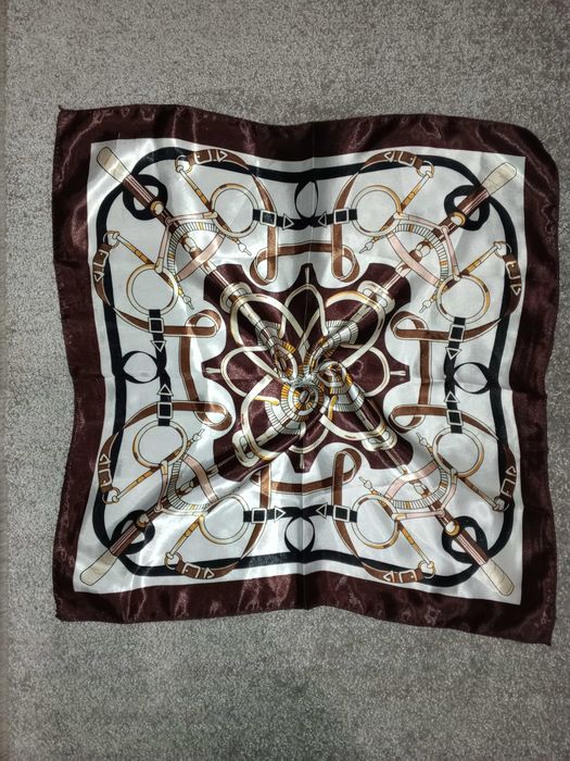 Nowa satynowa chusta / apaszka 50x50 cm – stylowy dodatek