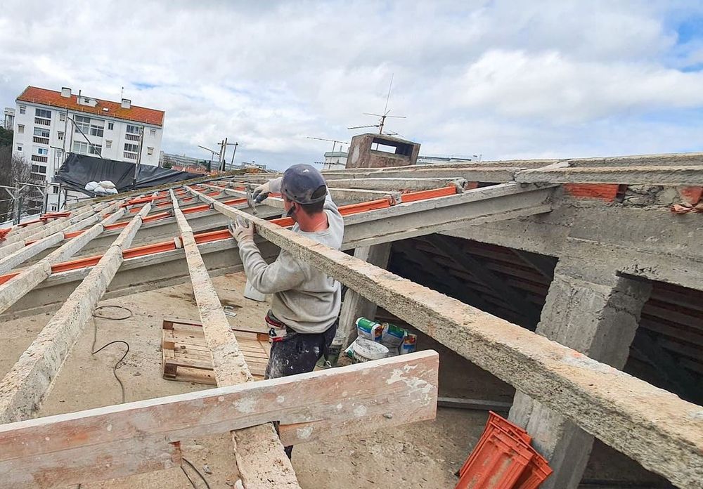 Reparação de Telhados/Infiltrações, Recuperação de Interiores e Pladur