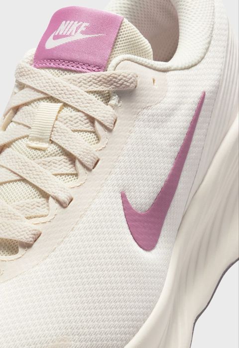 Жіночі білі кросівки W NIKE PROMINA 39 розмір
