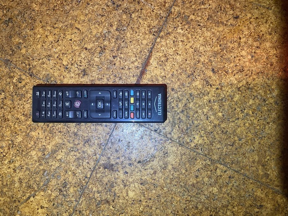 Televisão LED Electronia 32’’ com comando