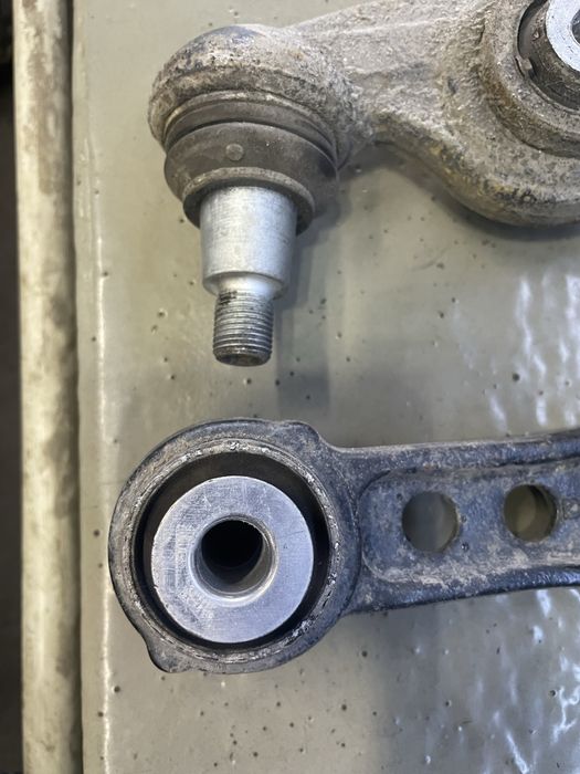 Ричаги нижні  прямі l405 JPLA-3C255-DB