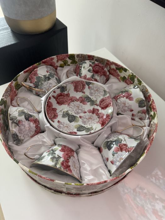 Zestaw filizanek ze spodkami w pudelku Affek