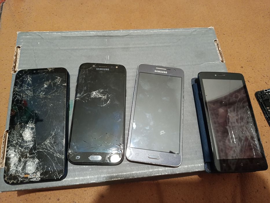 Pakiet starych telefonów
