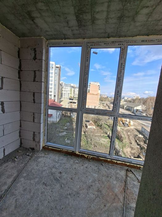 2кім. квартира біля  центру і Старого парку