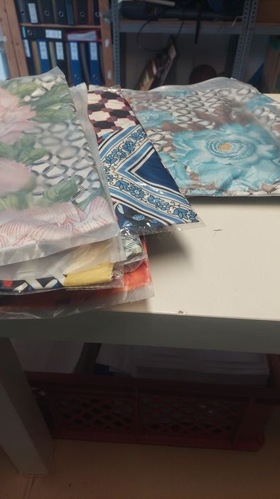 Lote de 15 Lenços Estampados – Seda/Satén Multicoloridos | Novos