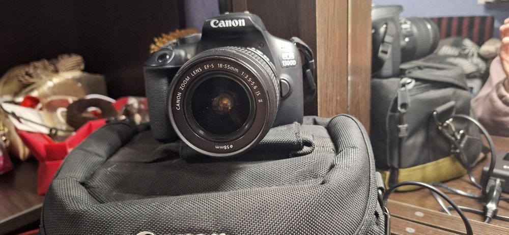 Продам фотоапарат Canon EOS 1300D