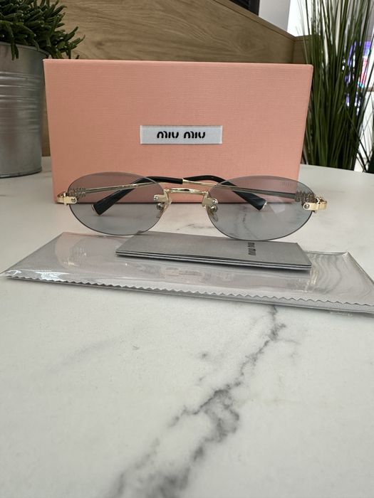 Nowe okulary przeciwsłoneczne miumiu