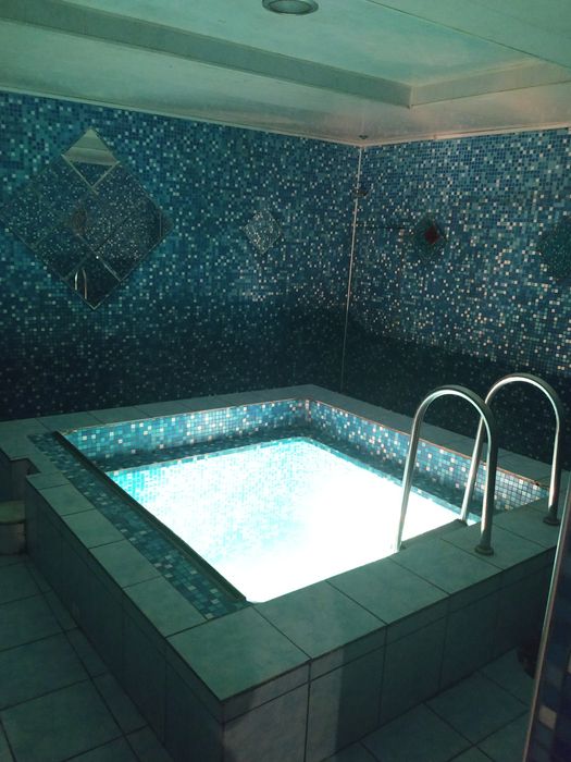 Нов.год-занято.Сдам 3ех этажный дом в Люботине .Сауна. Чан