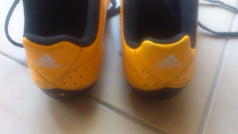 Vendo botas de Futebol Adidas para Criança