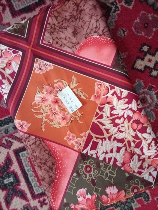 Відрізи тканин, великі.