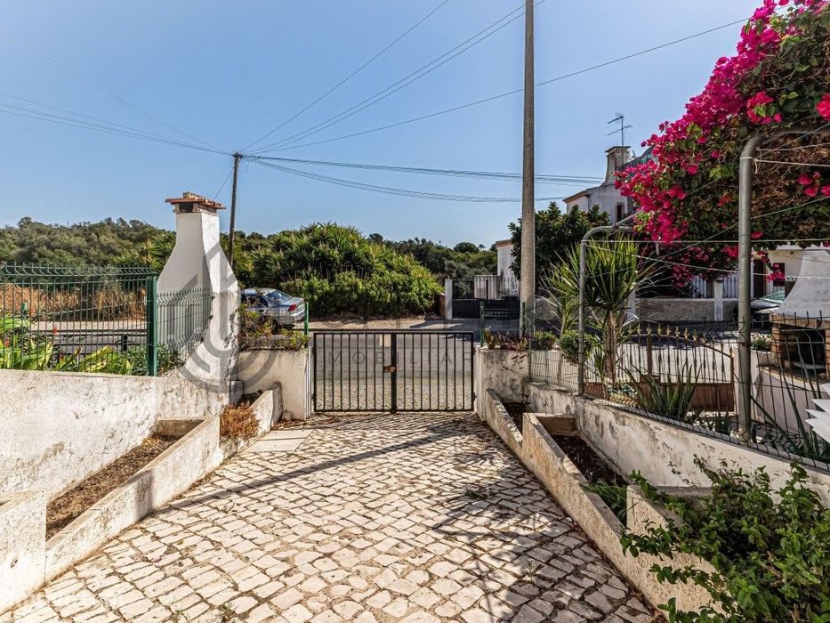 Moradia T2 +1 com garagem e espaço exterior