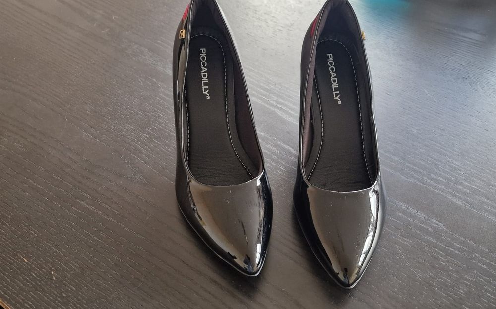 Sapatos n.° 37 novos Picadilly