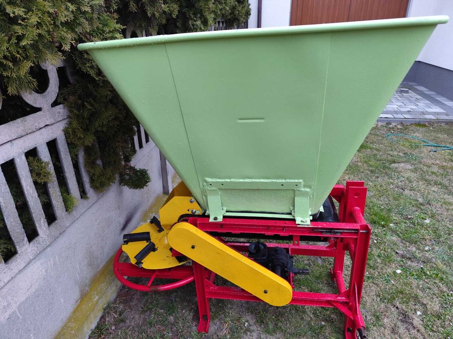 Rozsiewacz motyl 300 l