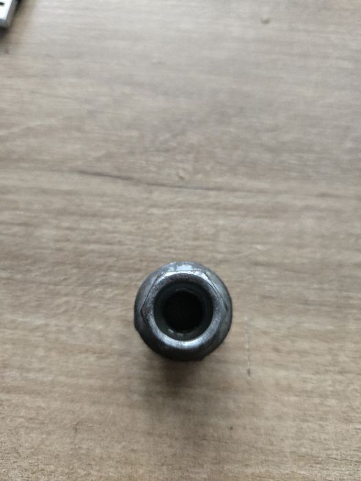 Продам  гайки колесные на Форд