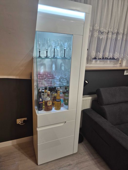 IRMA witryna szafka z oświetleniem Agata jak nowa! Biała!