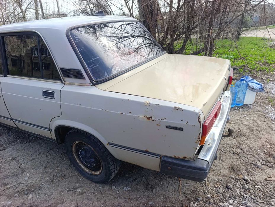 Автомобіль ВАЗ 2107