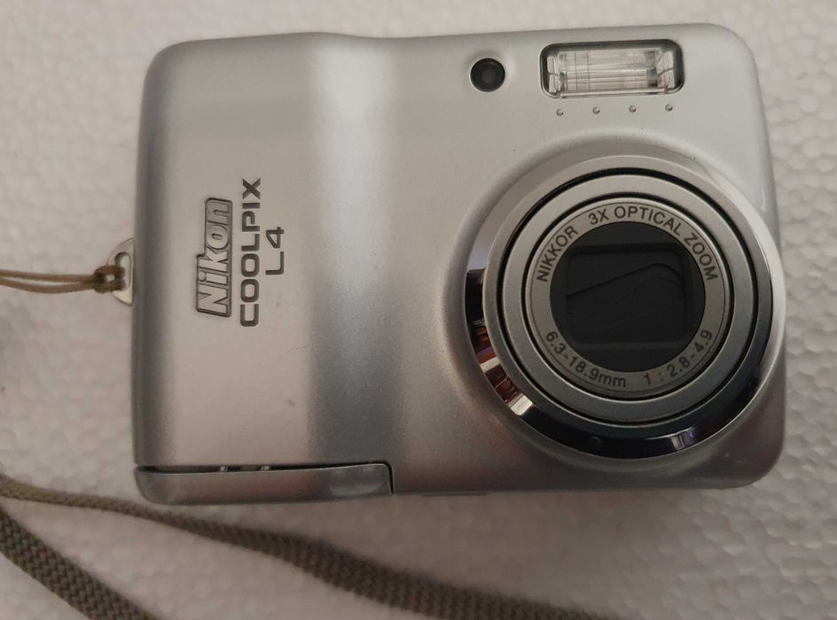 Máquina / Càmara Fotográfica digital NIKON Coolpix L4 + bolsa Lowepro