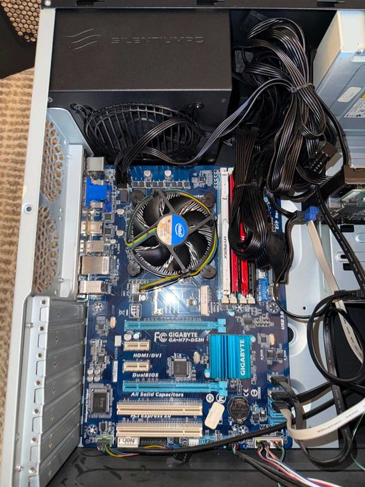 Komputer stacjonarny Intel Core i3  16 GB RAM  SSD 240 GB + HDD 160 GB  Windows 10