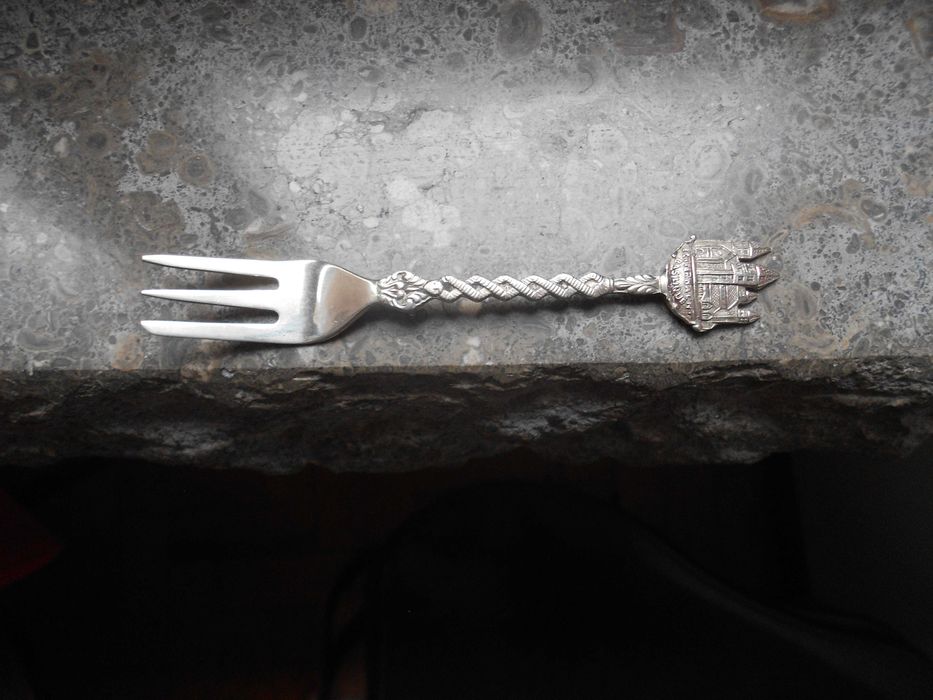 Pequeno garfo de colecçao com Basilica de Echternacn