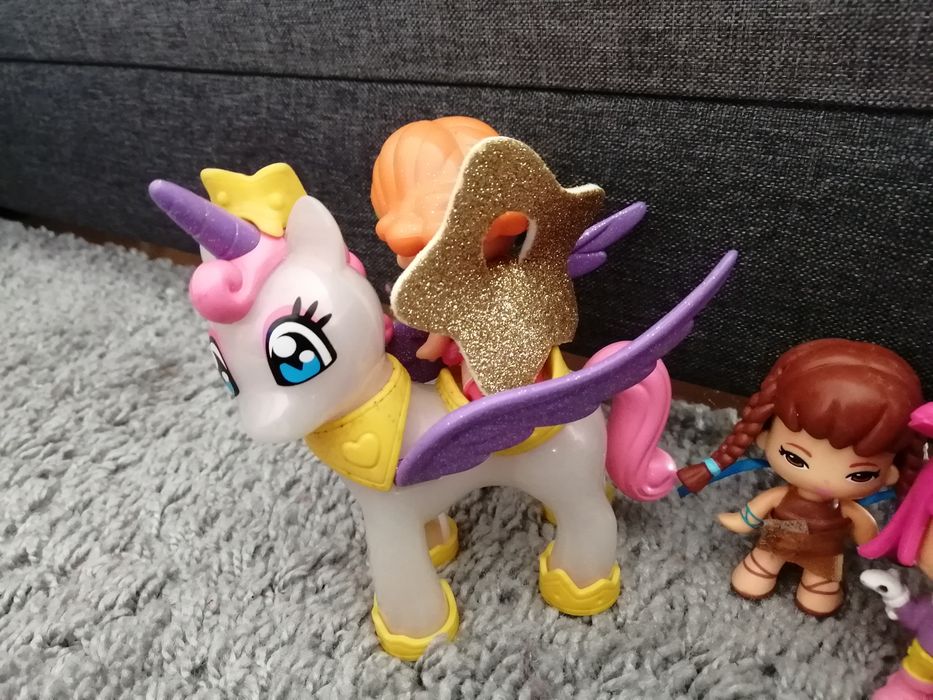 Pinypon Unicornio+fada e Mota com varios pinypon
